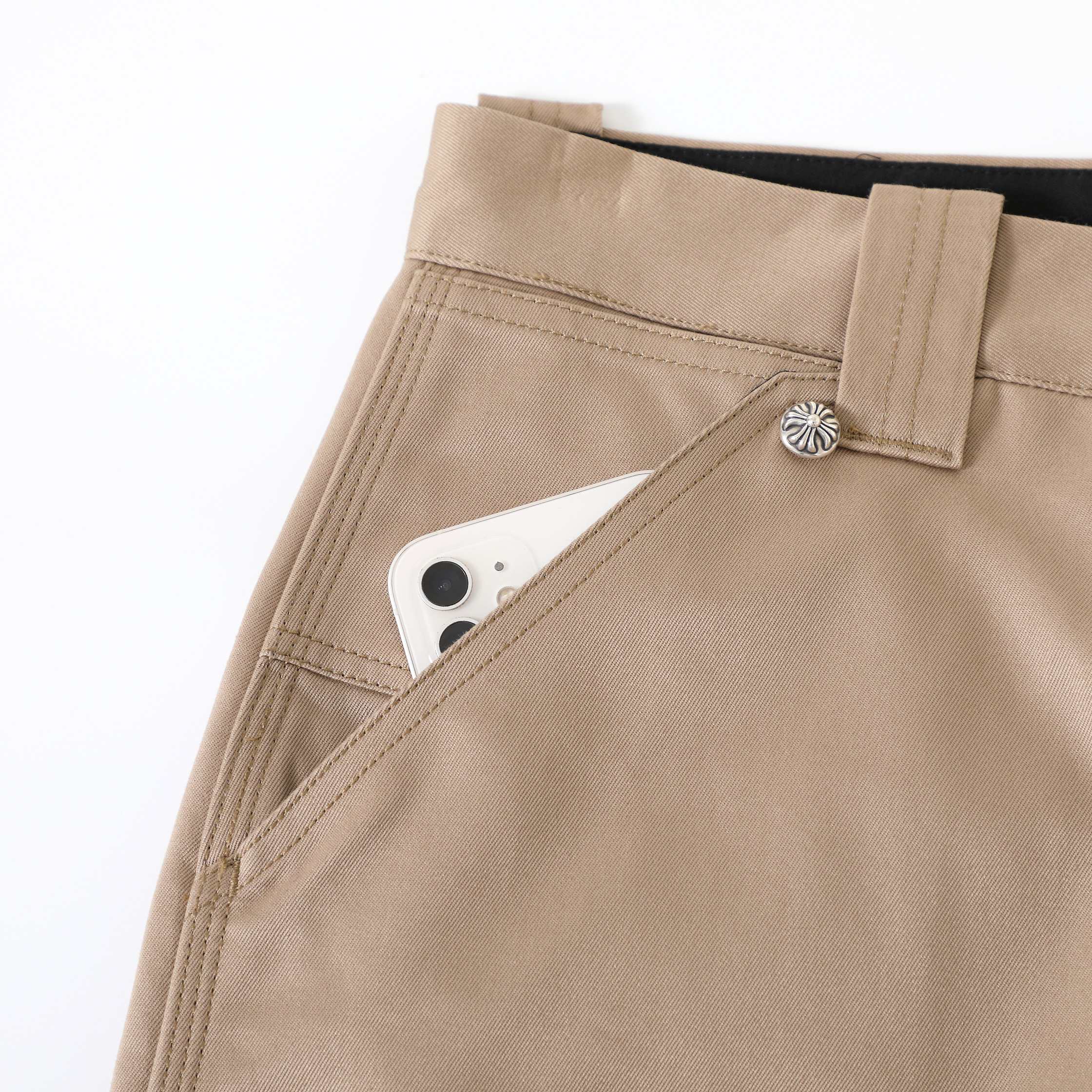 CH khaki cargo pants sole panel. The fabric is exactly the same as the previous khaki checkered pants, but the cumbersome cross pattern has been removed, making them easier to wear.