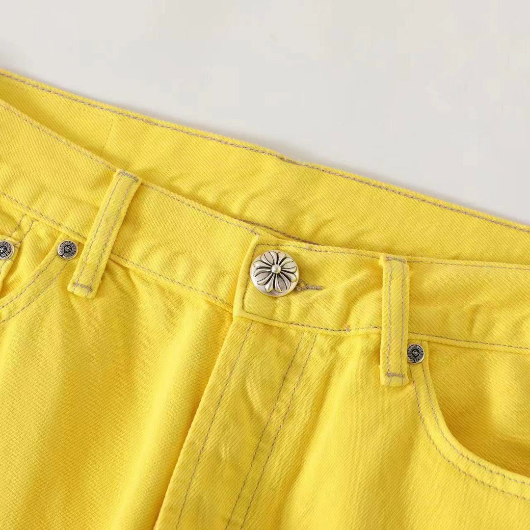 New York exclusive yellow denim, sold out instantly upon release, demand far exceeds supply. The fabric is the same as the original 501 line, using imported materials and special dyeing to prevent color fading. It's incredibly soft to the touch! The