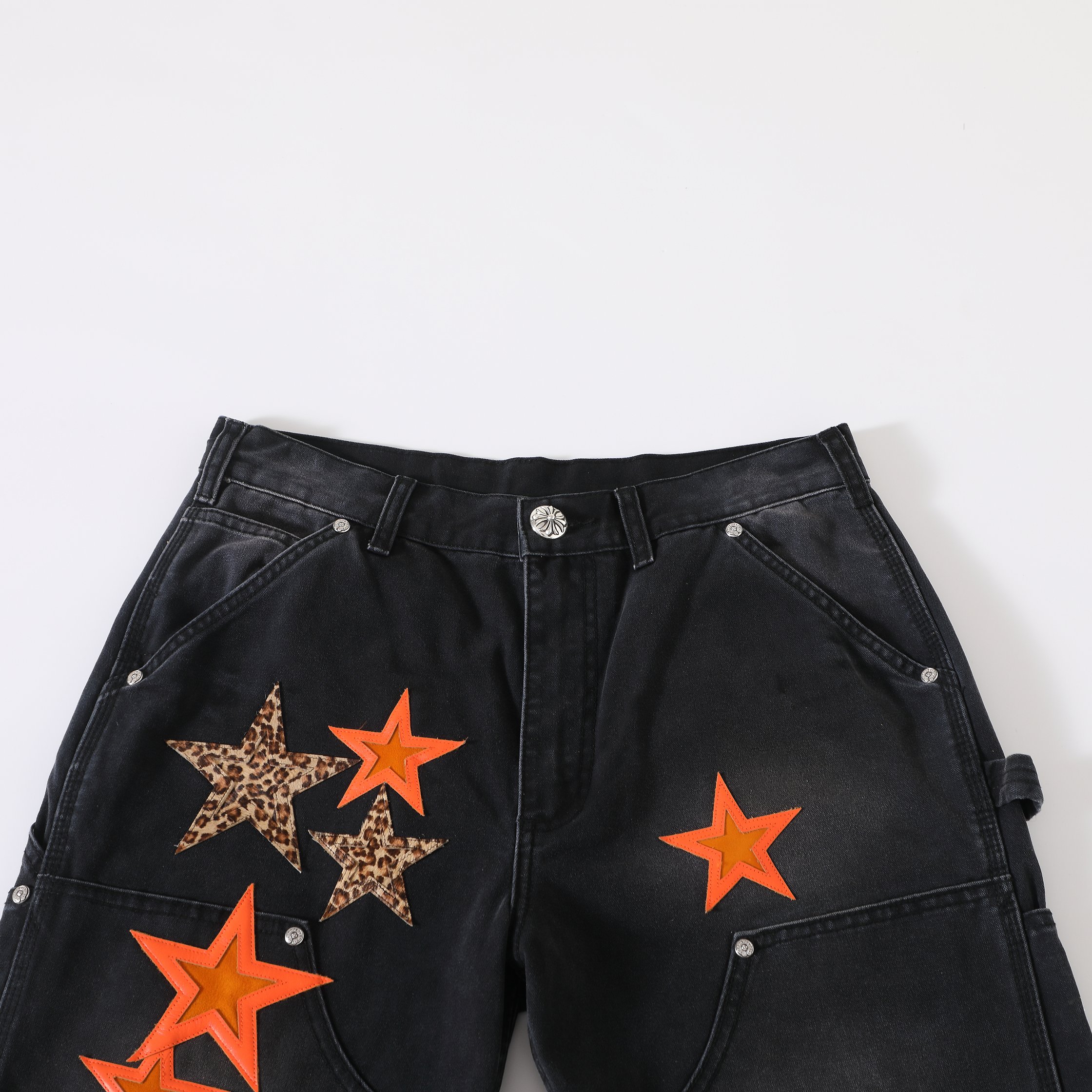 CH Chrome Hearts Orange Leather Leopard Print Pentagram Haute Couture Collection redefines workwear haute couture standards with a wild aesthetic: the core leather appliqué technique subverts convention, employing a 