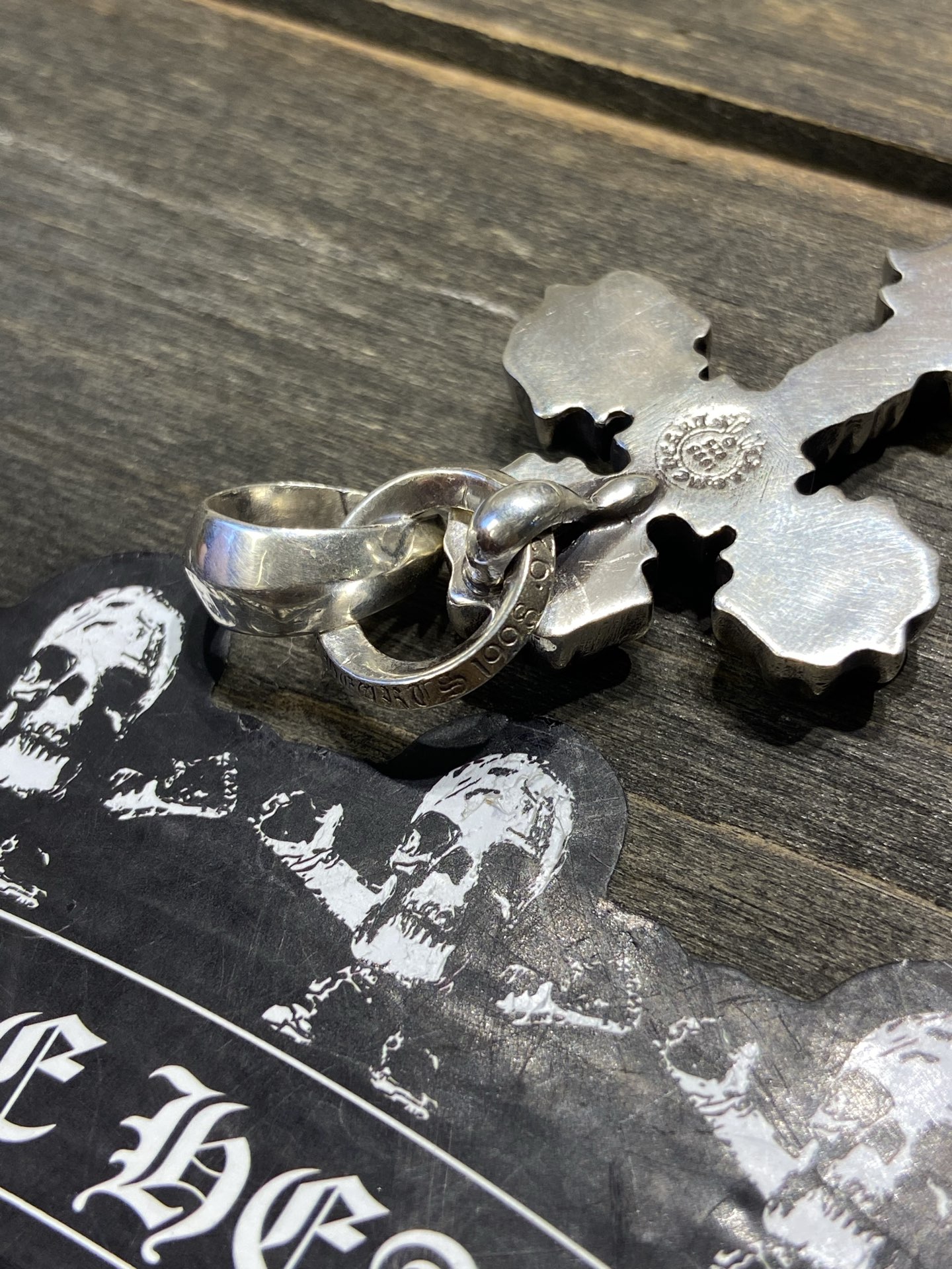 Customer order: Medium-sized flame cross necklace with green diamond setting + PP letter chain