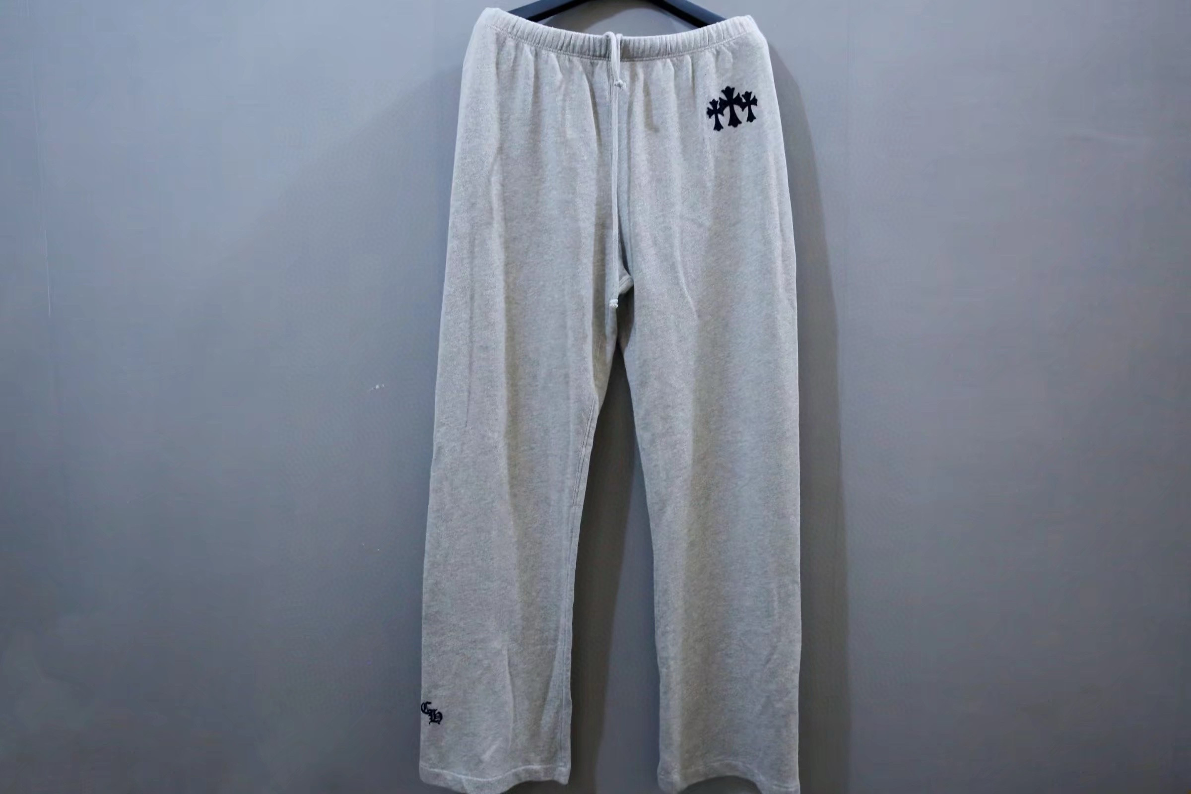 Chrome Hearts Grey Flocked Three-Cross Casual Sweatpants. Made of custom-woven and dyed chunky knit loose fabric, segmented cut. Uses the same electrostatic flocking process as the original garment, not the usual die-cut process; the color may vary d
