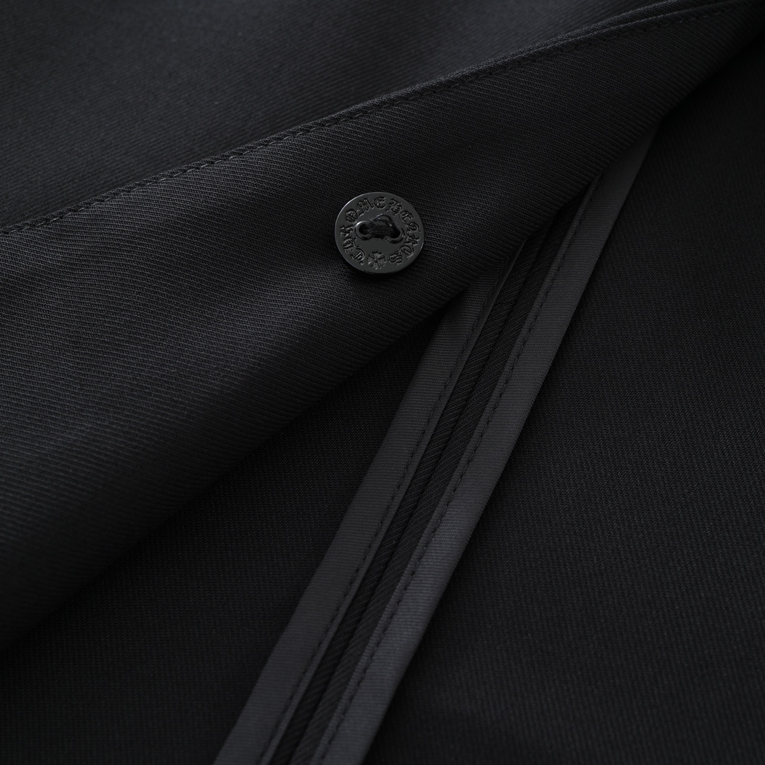 CH's new collaboration with CDG suits. All sizes are now available. Original version purchased from Hangzhou Guozhuan for 27,000 RMB. Fabric: custom-woven wool yarn, custom-woven silk (lining, piping, pockets), custom genuine lambskin cross, appliqué