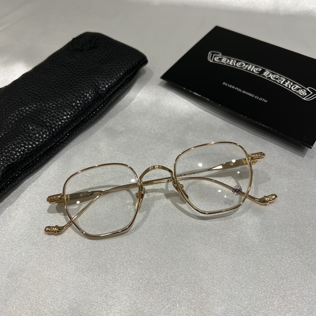 Chrome Hearts New Spring-Style Eyeglasses Purchased for 13,000 RMB at MixC Mall, Shenzhen. Nearly 5 months of R&D. Bright gold color scheme. Chrome Hearts' new spring-loaded eyeglass frame. The brand's first time using an embedded spring hinge, impro