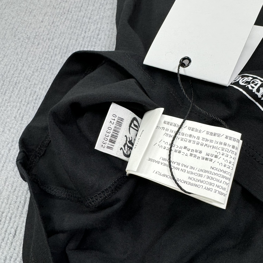 Chrome Hearts Popular V-Neck Women's Three-Element Short-Sleeve T-ShirtMade from custom-dyed Yb pure cotton, soft and delicate, with matching neckline sizesSizes: S M L