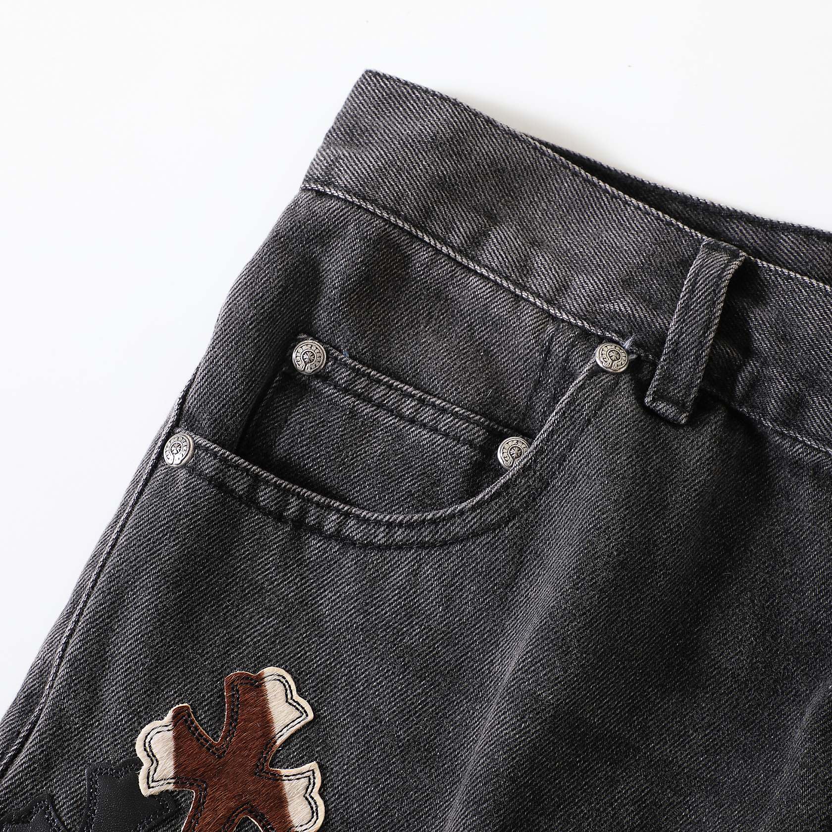 CH sex's dream jeans! These are truly the king of jeans; those in the know understand how rare they are—there are only a handful, and they currently fetch nearly 200,000 RMB on the market, making them incredibly difficult to find. The shop owner went