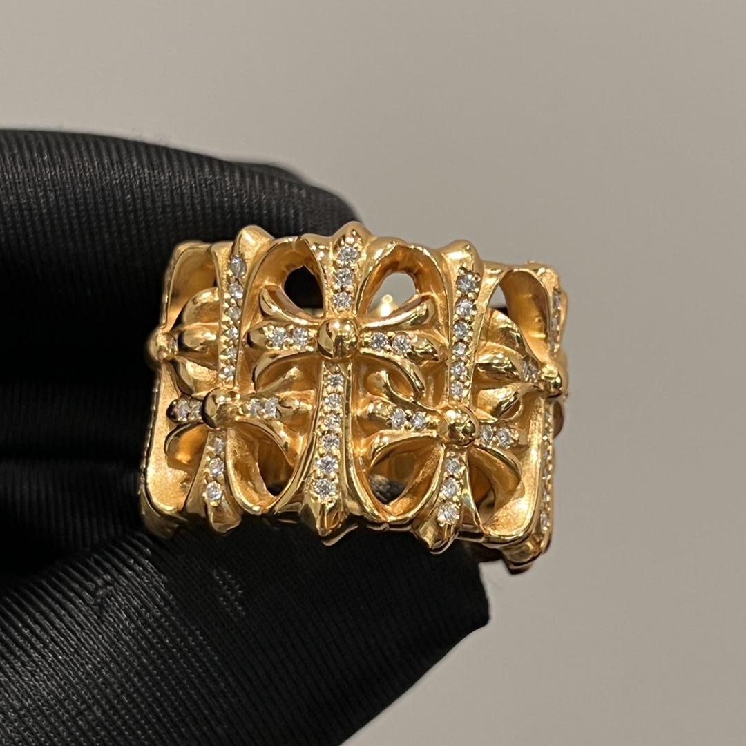 ✟𝐂𝐡𝐫𝐨𝐦𝐞𝐡𝐞𝐚𝐫𝐭✟Chrome Hearts 22k Plated Full Diamond Round Tomb RingHand-set with 130 rhinestones. Each diamond is set in a prong setting after the ring hole is drilled, eliminating the possibility of diamonds falling out. Buy with confidence. Custom