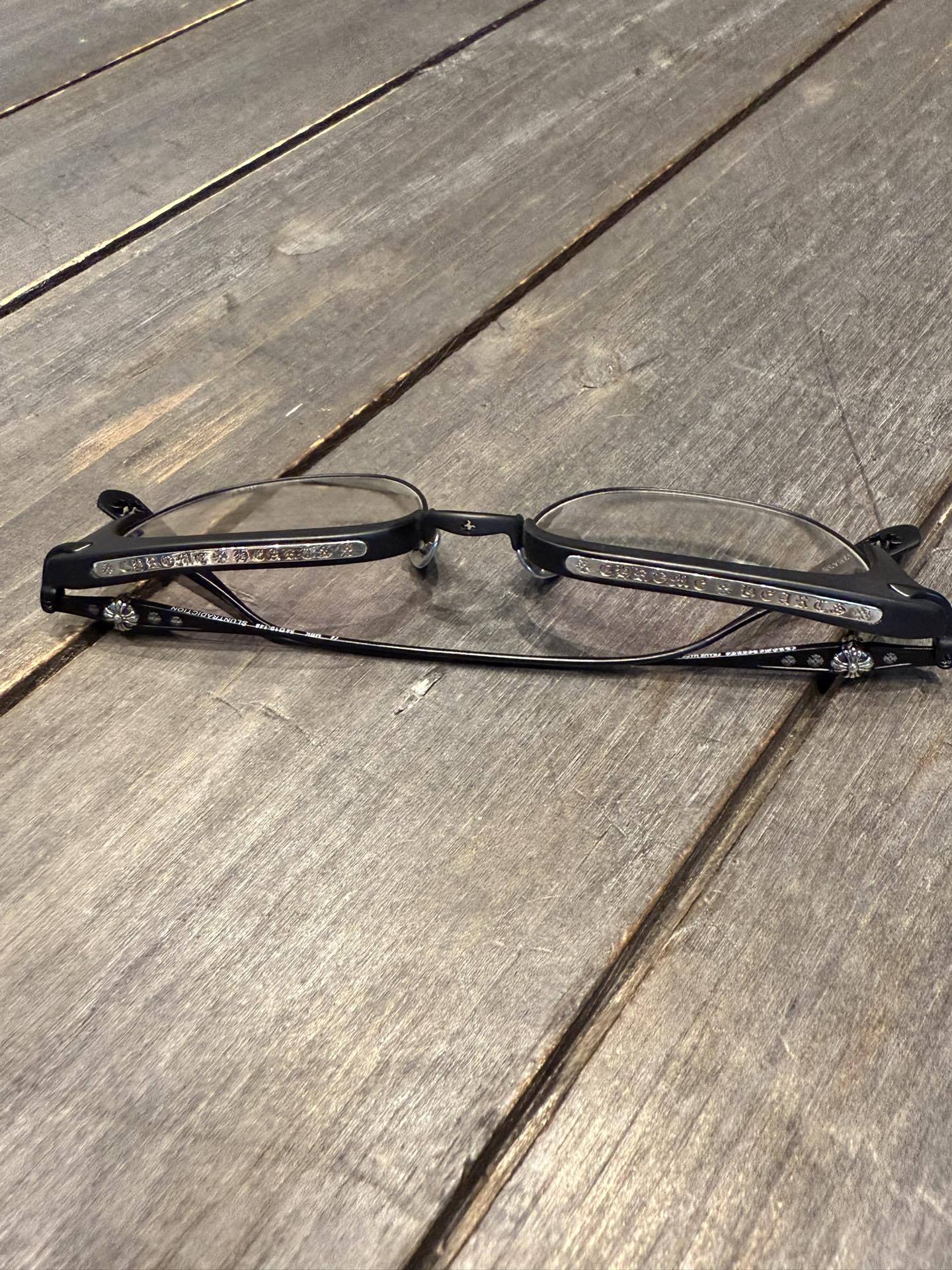 Matte Black, Xue Zhiqian's Style GlassesAuthentic frames costing over 10,000 RMB are directly disassembled and developed from scratch; agent prices have been comprehensively reduced.Classics never go out of style. The Sluntradiction frames, which