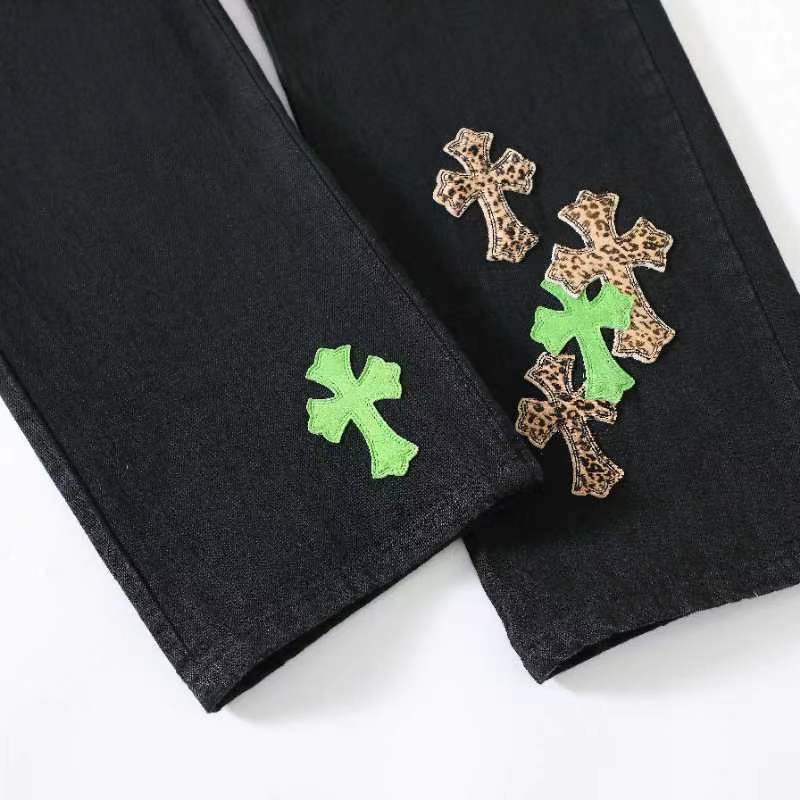 Green checkered cross pattern trousers. This style took six months of development, as it required considerable time to master the details! Many customers have inquired about our products, and I believe it's not that they can't afford the original, bu