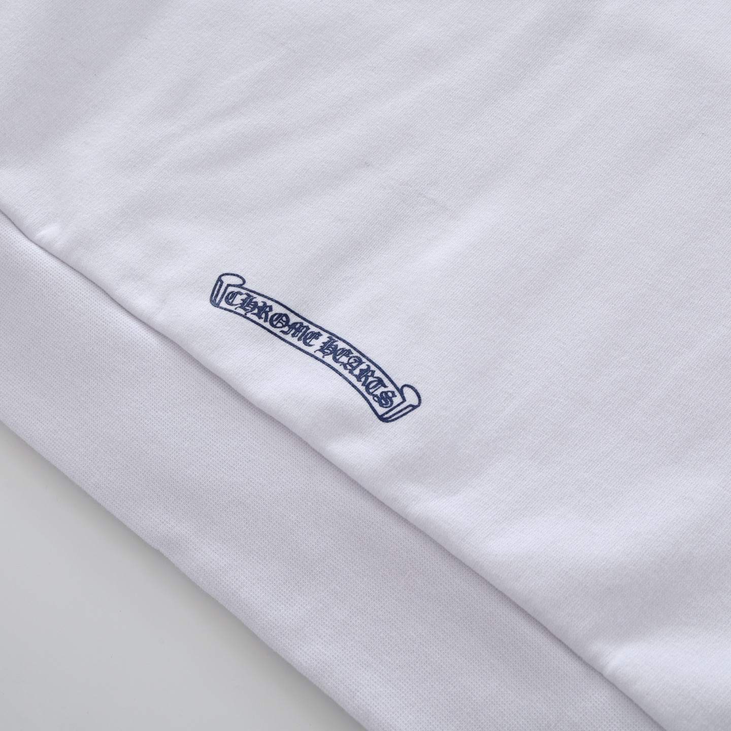 CH's new Sanskrit print zip-up hoodie. All sizes are now available. Originally purchased from Dewu for 11839. Made of 400g 100% cotton fleece. Printed with imported inks. Simple design, easy to follow. Custom silver-plated hardware and accessories. U