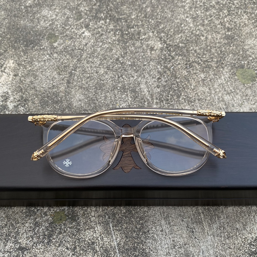 CH Pink Transparent Gold Cross Flower GlassesA super popular pair, identical to the original, with high-quality nose pads and meticulous attention to detail. Exclusive hand-engraved lettering. Only a few hundred yuan!Glasses are personal items; w