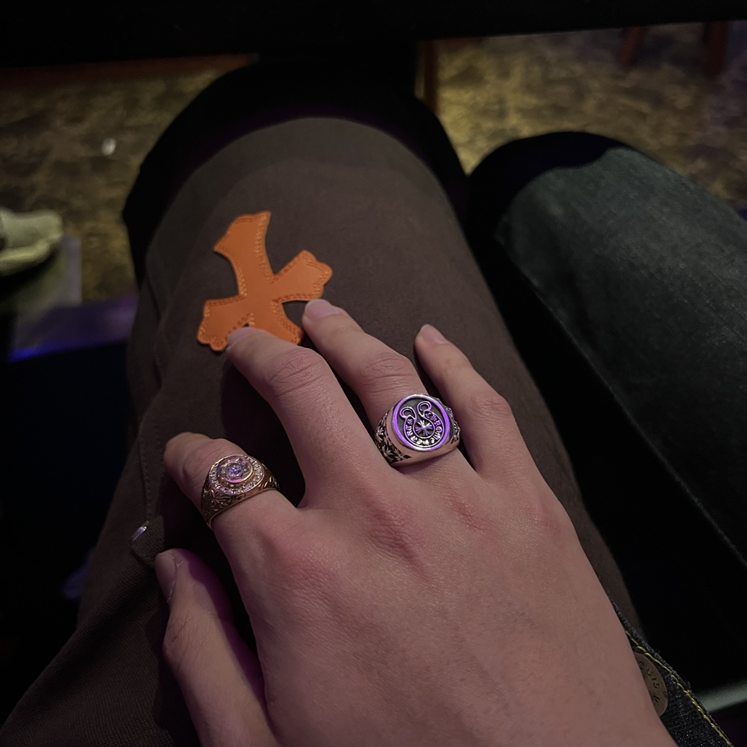 Chrome Hearts Horseshoe Logo Cross RingRare Chrome Hearts piece: Horseshoe Cross Signet Ring925 Sterling Silver with an antique finish; substantial weight and high-quality feel.