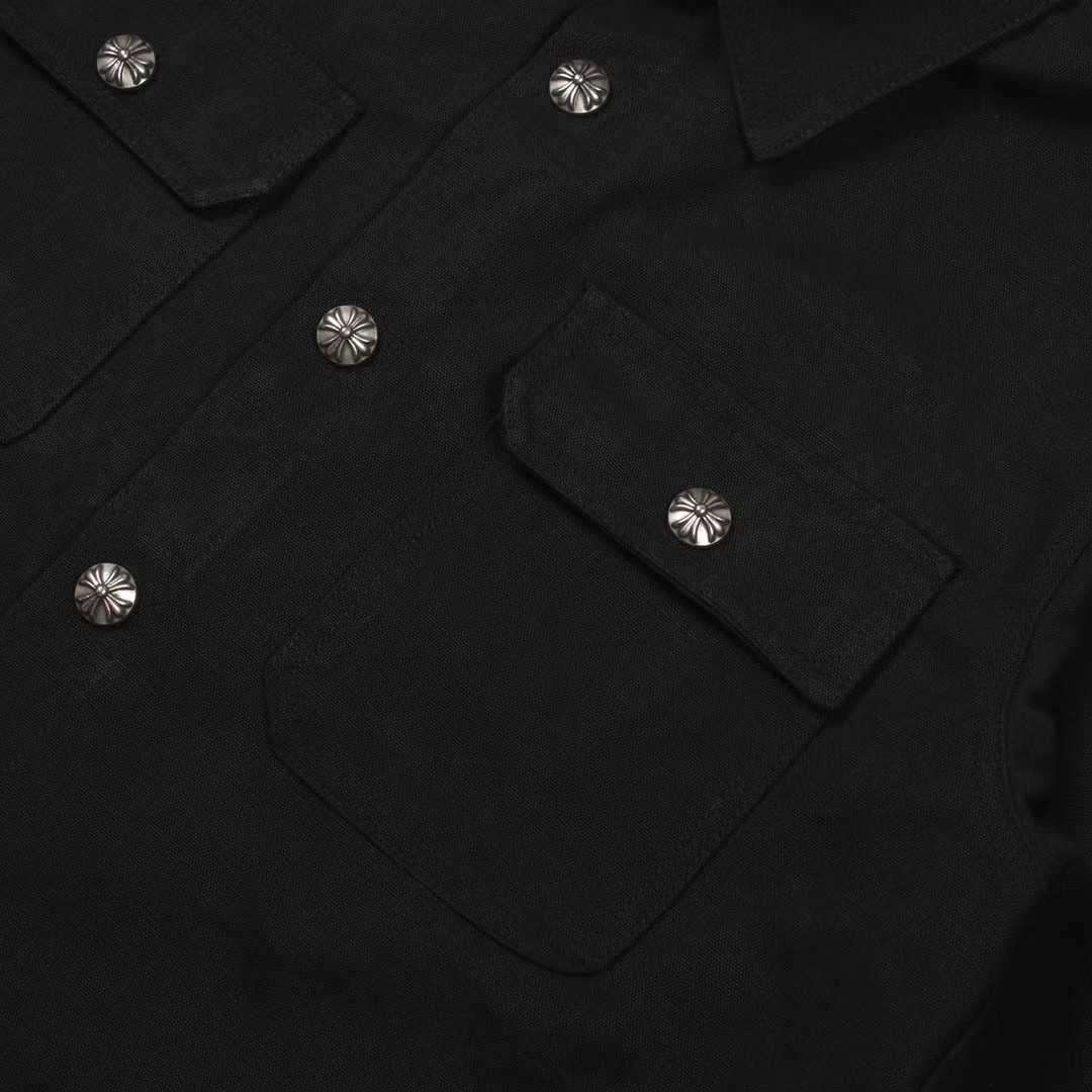 CH Chrome Hearts Basic JacketFabric: Custom 360g high-density 100% cotton fine beaded fabricDetails: Classic cut with a forward-leaning seam, unlike the standard cuts on the market, 22 cross-stitch genuine sheepskin embroideryHardware: Custom-made