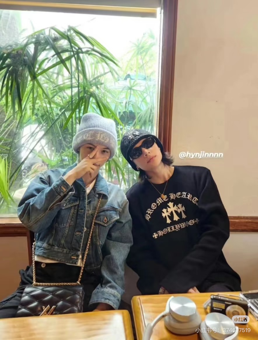 Chrome Hearts Cross Embroidered SweatshirtThe overall quality of the garment is excellent. Cross embroidery is always a top seller.Sizes: S-M-L-XL