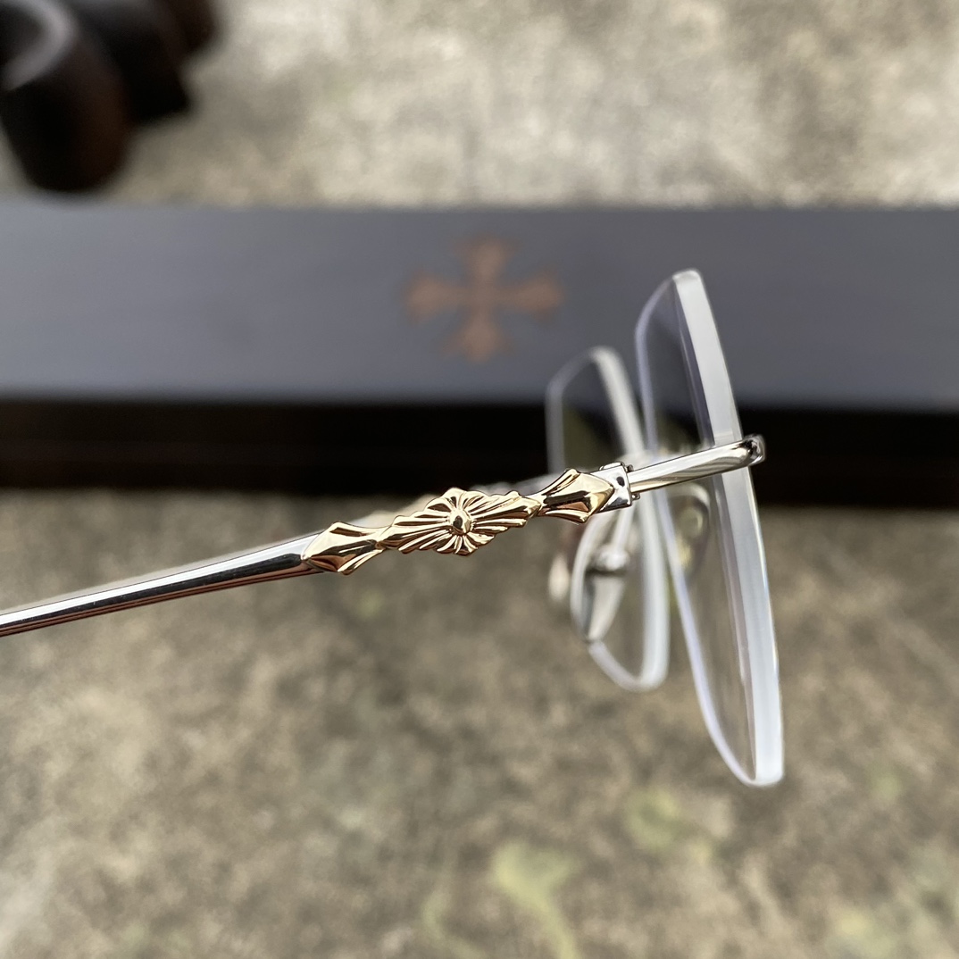 CH Frameless Square Silver Gold Cross FlowerA super popular model, identical to the original. High-quality nose pads, mixed-media level. Every detail is meticulously crafted, with exclusive hand-engraved lettering. Only a few hundred yuan!Eyeglas