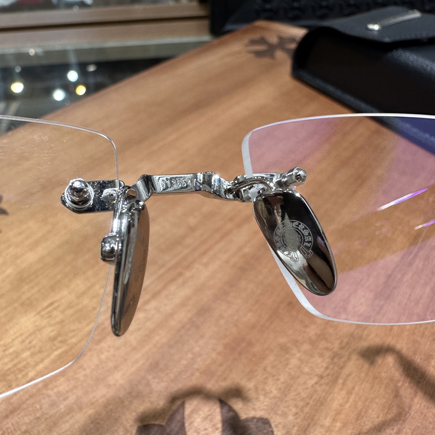 CH Rimless Glasses Model: DEEP IIMaterial: 925 SilverSize: 57cm x 20-146cmThe Hermes of eyewear