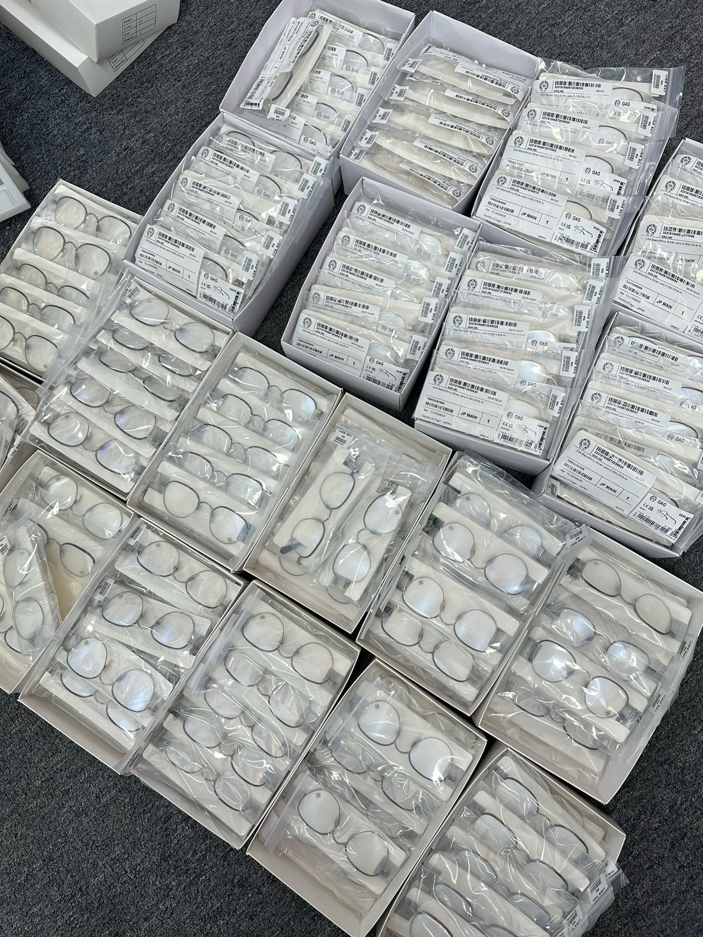 Chrome Hearts GAG EyeglassesExclusive silver version GAG eyeglasses, perfectly replicating details.We previously made a batch of silver version glasses, and recently some customers have been requesting them again.So we're making another batch!