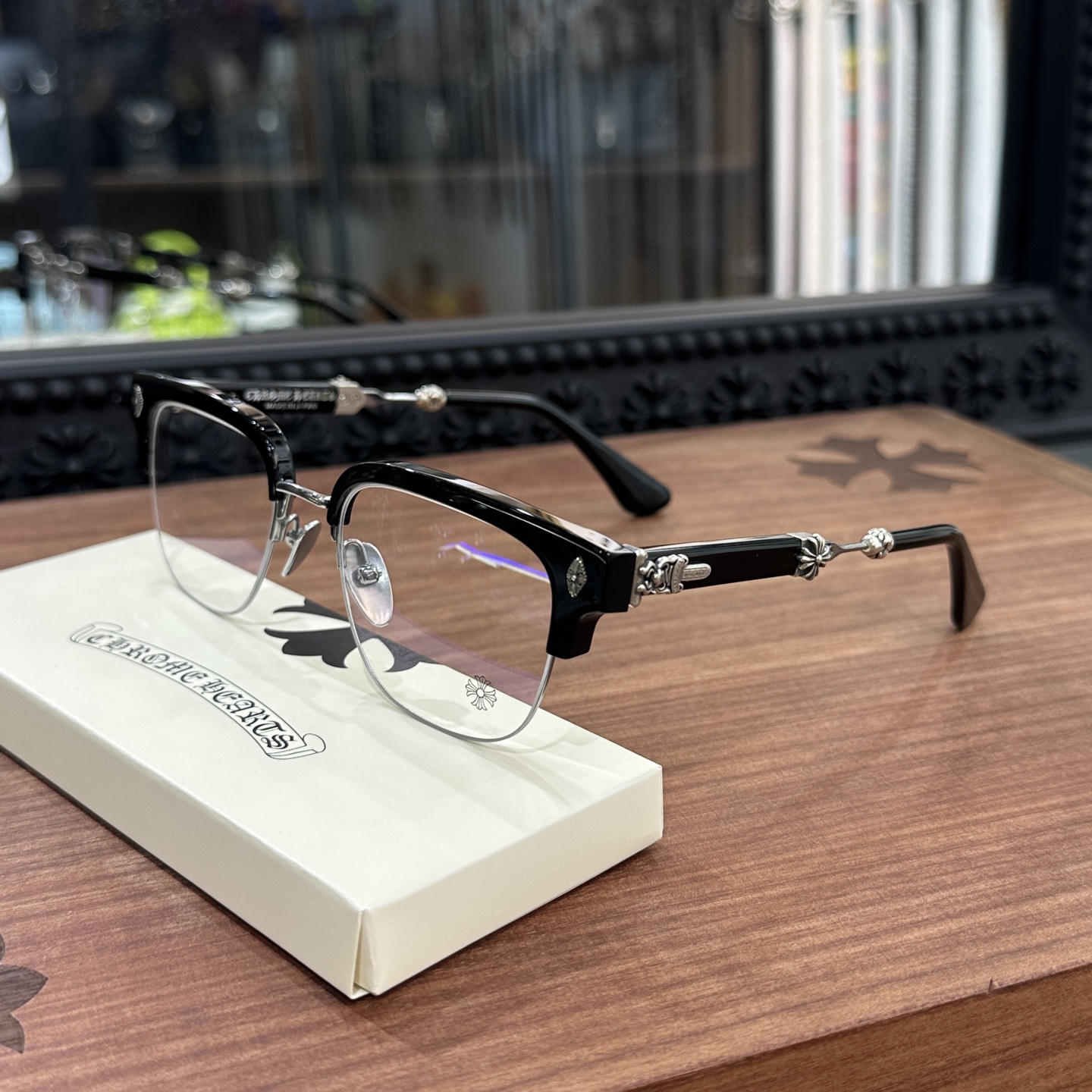 CH Eyeglasses Model: EVAGILISTSize: 53-19-143