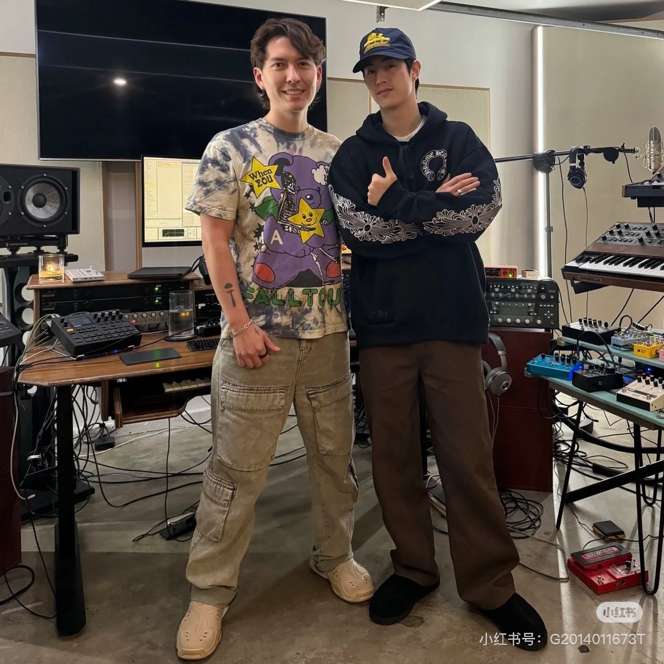 Chrome Heart Classic Black Horseshoe Floral Print Hooded SweatshirtThin Fleece LiningOriginal Print ProcessSizes S-XL