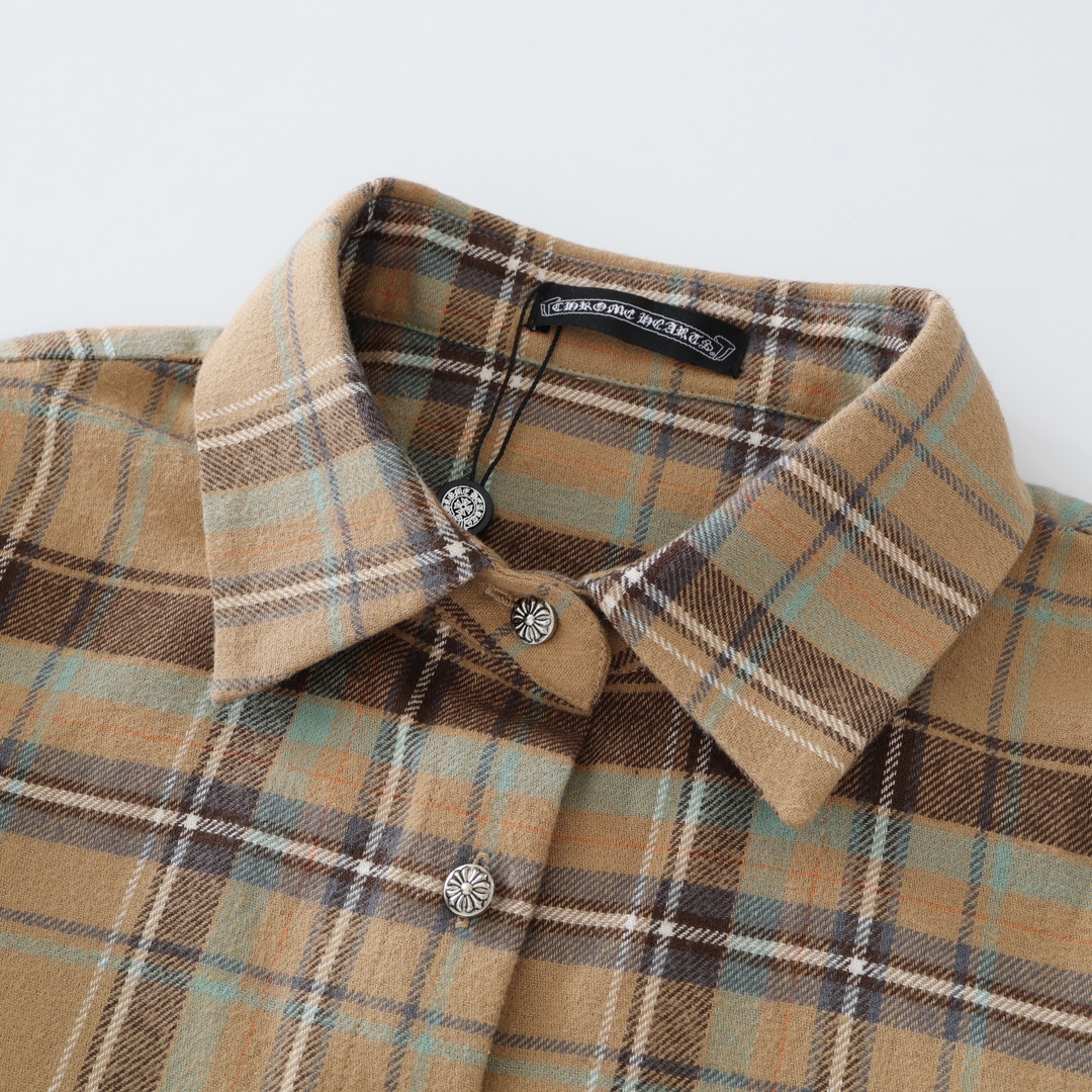 CH's new flannel sword plaid shirt. All sizes are now available. Made with 11-count double-ply 240g (260g after washing) cotton blend flannel. Features include brushed front, laser infrared positioning, hand-cut for perfect alignment, silkscreen prin
