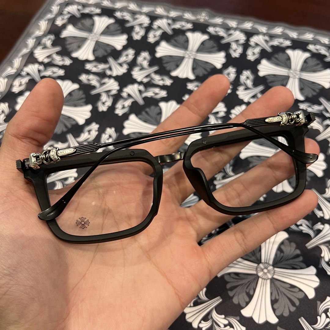 ✟𝐂𝐡𝐫𝐨𝐦𝐞𝐡𝐞𝐚𝐫𝐭✟Matte black color scheme, black frame, sword and dagger style glassesExtremely comfortable to wear 😌Accessories: 925 silver. This is another pair of glasses with top-quality 925 silver accessories. It will definitely exceed your exp