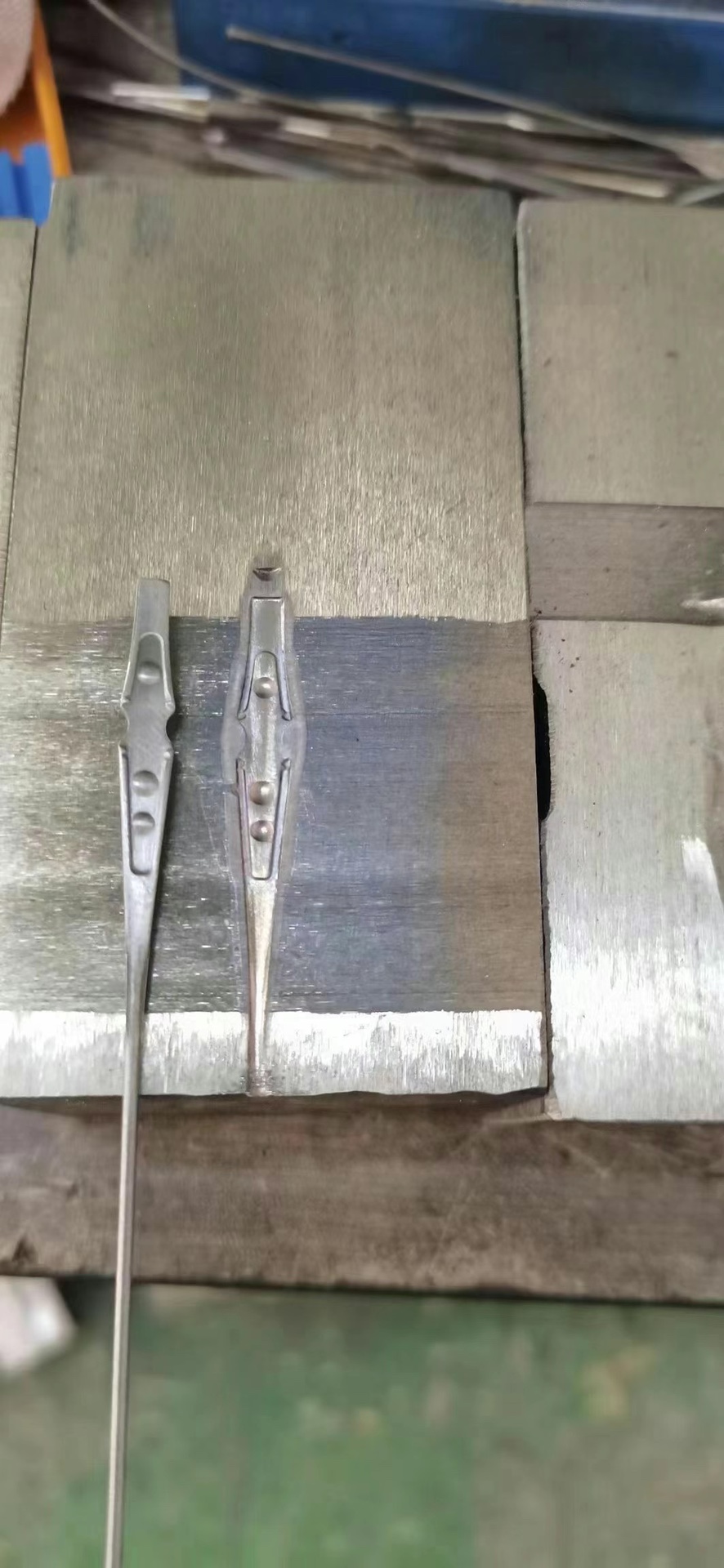 Chrome Hearts Xue Zhiqian Sterling Silver GlassesMost on the market are cheap, using the most basic acetate and metal materials, and the details are... Ours are made of 925 silver and titanium, perfectly replicating the original. From mold making a