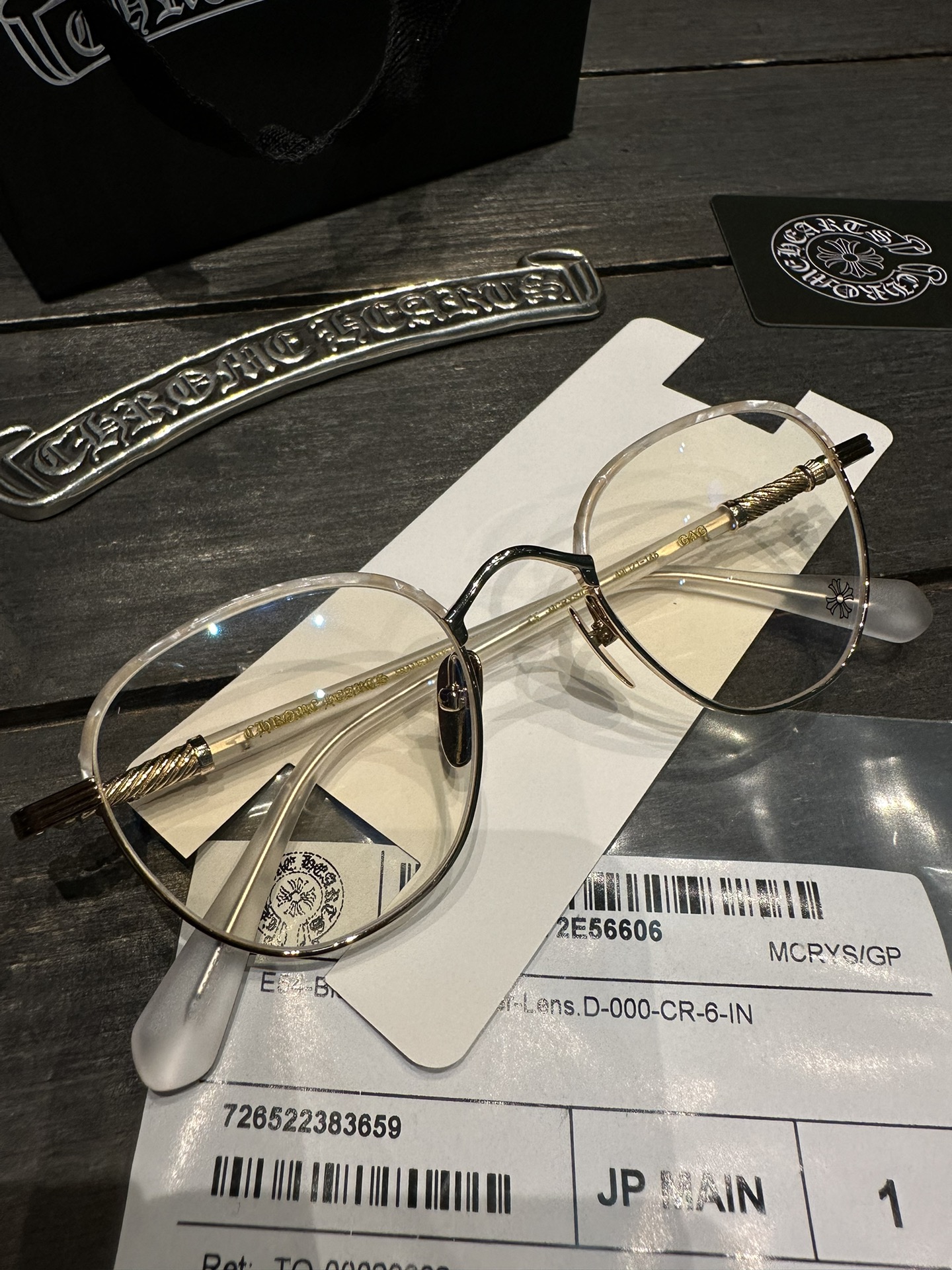 Chrome Hearts GAG EyeglassesExclusive silver version GAG eyeglasses, perfectly replicating details.We previously made a batch of silver version glasses, and recently some customers have been requesting them again.So we're making another batch!