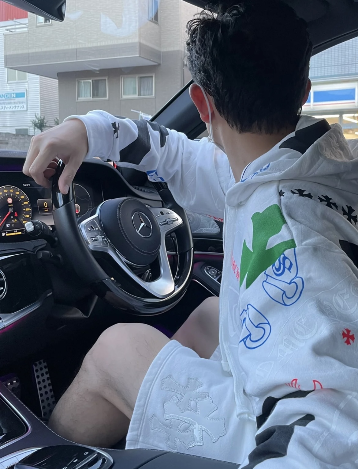 CH official website exclusive hoodie king wearing reference image