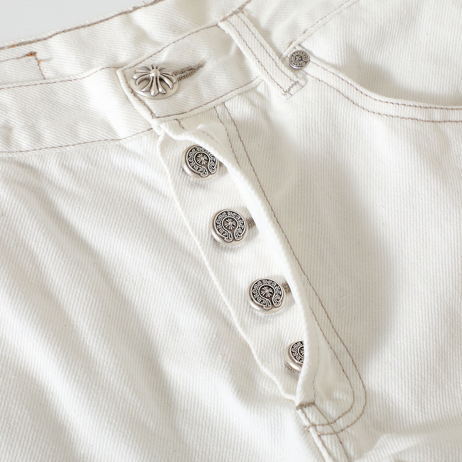 CH Chrome Hearts Leopard Print Cross Hand-Painted Graffiti Limited Edition JeansWe've released men's and women's versions of this jeans, as they look great on women too!As everyone knows, hand-painted signatures are limited editions and extremely