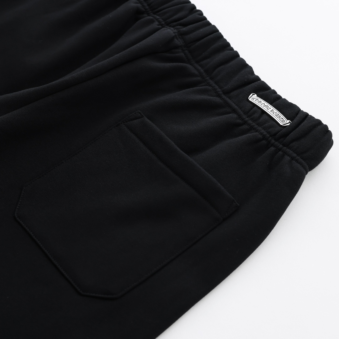 CH's new embroidered fleece trousers are now available in all sizes. Made of 350g 100% cotton fleece, they are soft, comfortable, and feature a garment-washed finish. They boast imported TAJIMA machine-set embroidery, custom-made sterling silver curv