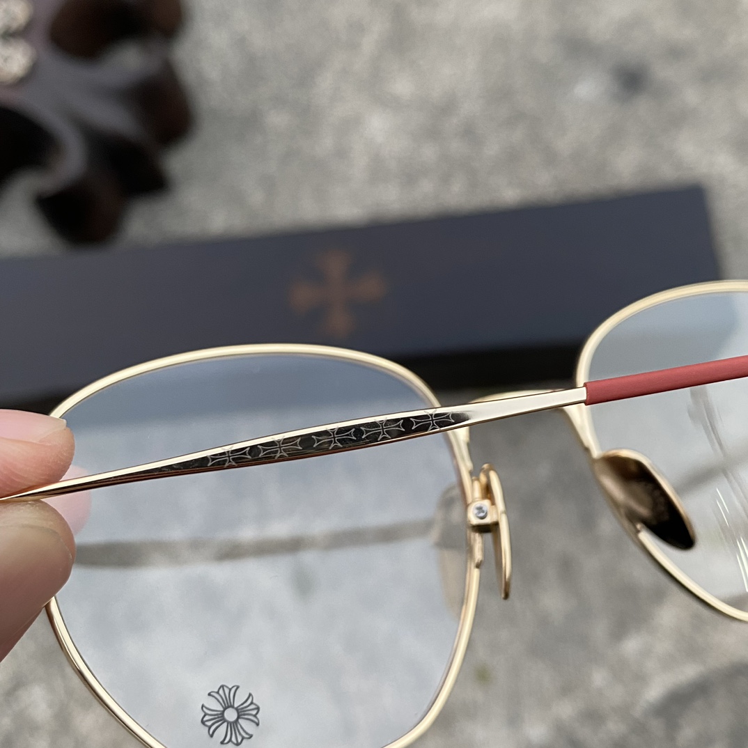 CH Ultralight Pure Titanium Cross-Shaped Glasses (Red and Gold Color Scheme)A super popular pair! Consistent with the original, nose pads, and mixed-media quality. Every detail is meticulously crafted, including exclusive hand-engraved lettering. O