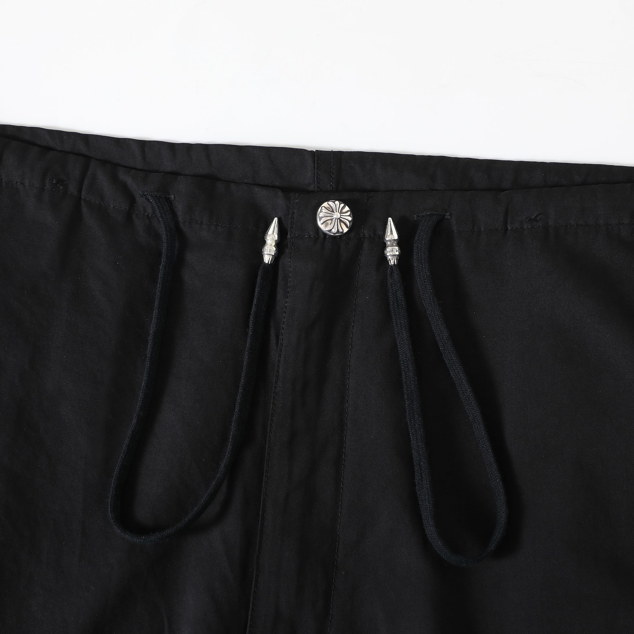 CH Chrome Hearts 24ss Drawstring Wide-Leg Paratrooper PantsOriginal version purchased for over 20,000 RMB. Made of military green custom-dyed pure cotton fabric, 200g, thick and breathable. Sizes are the same as the original, only one size available