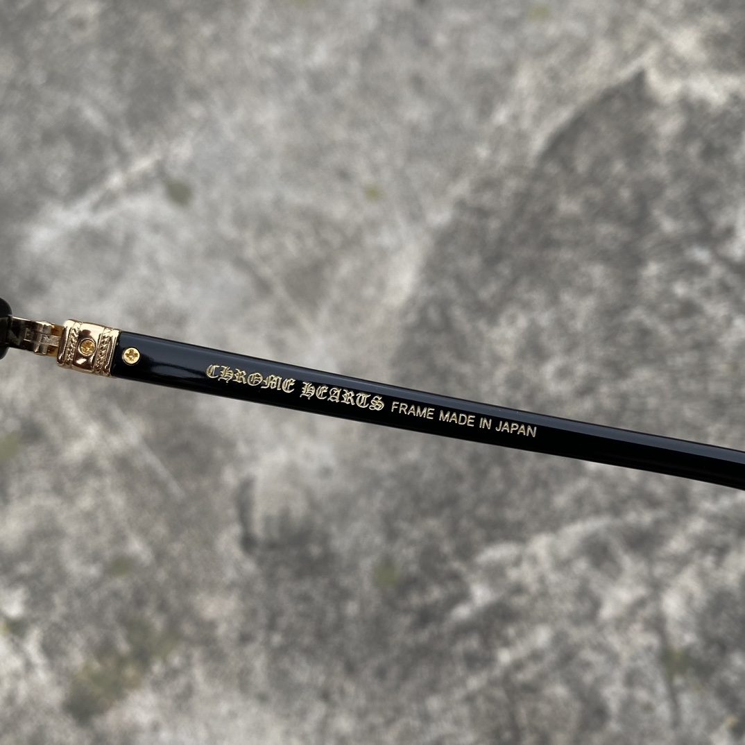 Chrome Hearts Gold Cross Flower EyeglassesChrome Hearts is the epitome of luxury. Their intricate craftsmanship and design exude sophistication. A universally flattering style, these glasses are elegant, clean-cut, and refined, perfect for both for