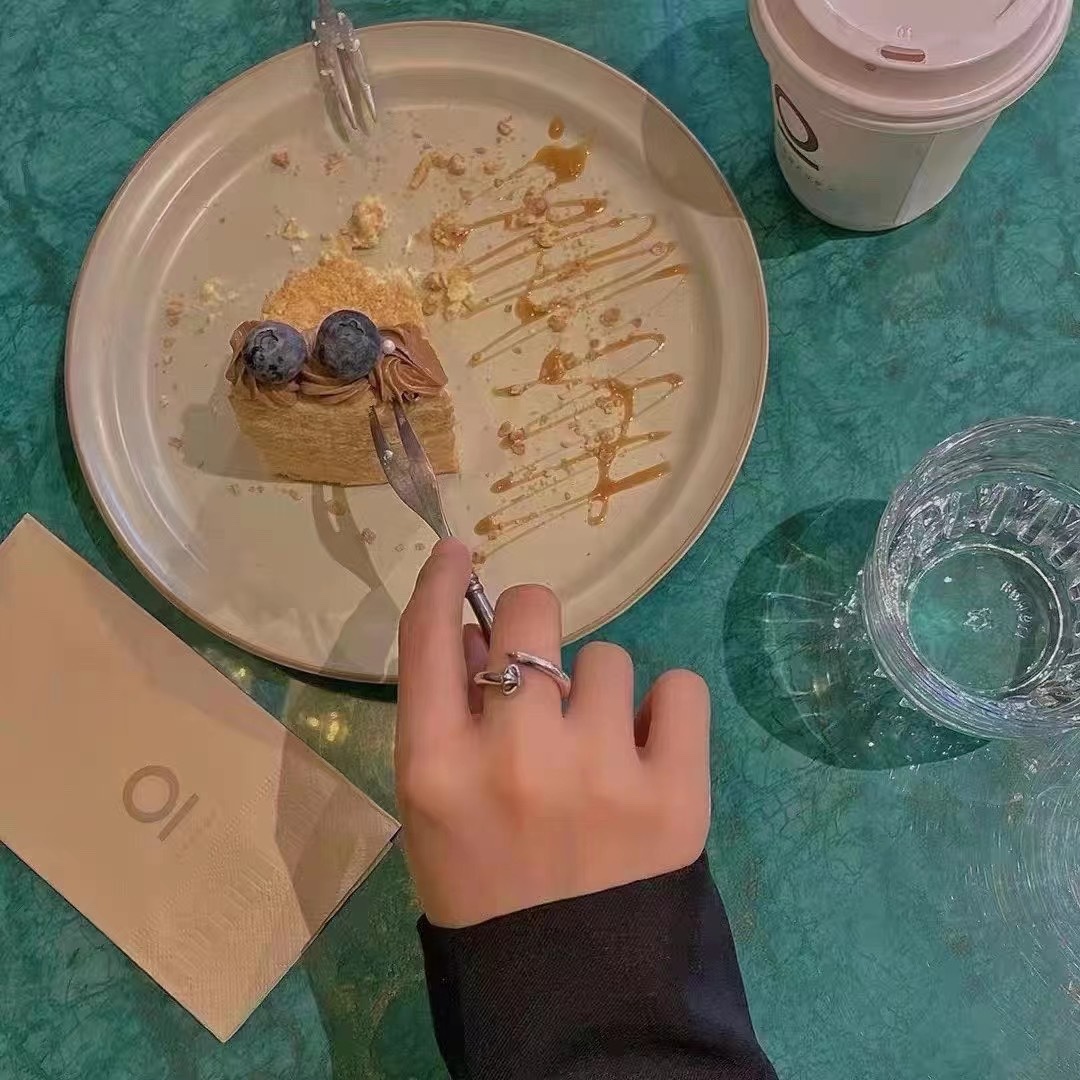 𝐂𝐡𝐫𝐨𝐦𝐞 𝐡𝐞𝐚𝐫𝐭𝐬 Nail RingTwo styles available: floral head nail and flat head nail925 sterling silver with an antique finish. Original purchase and redesigned.Chance of passing a Y-version. Easily save 2000.