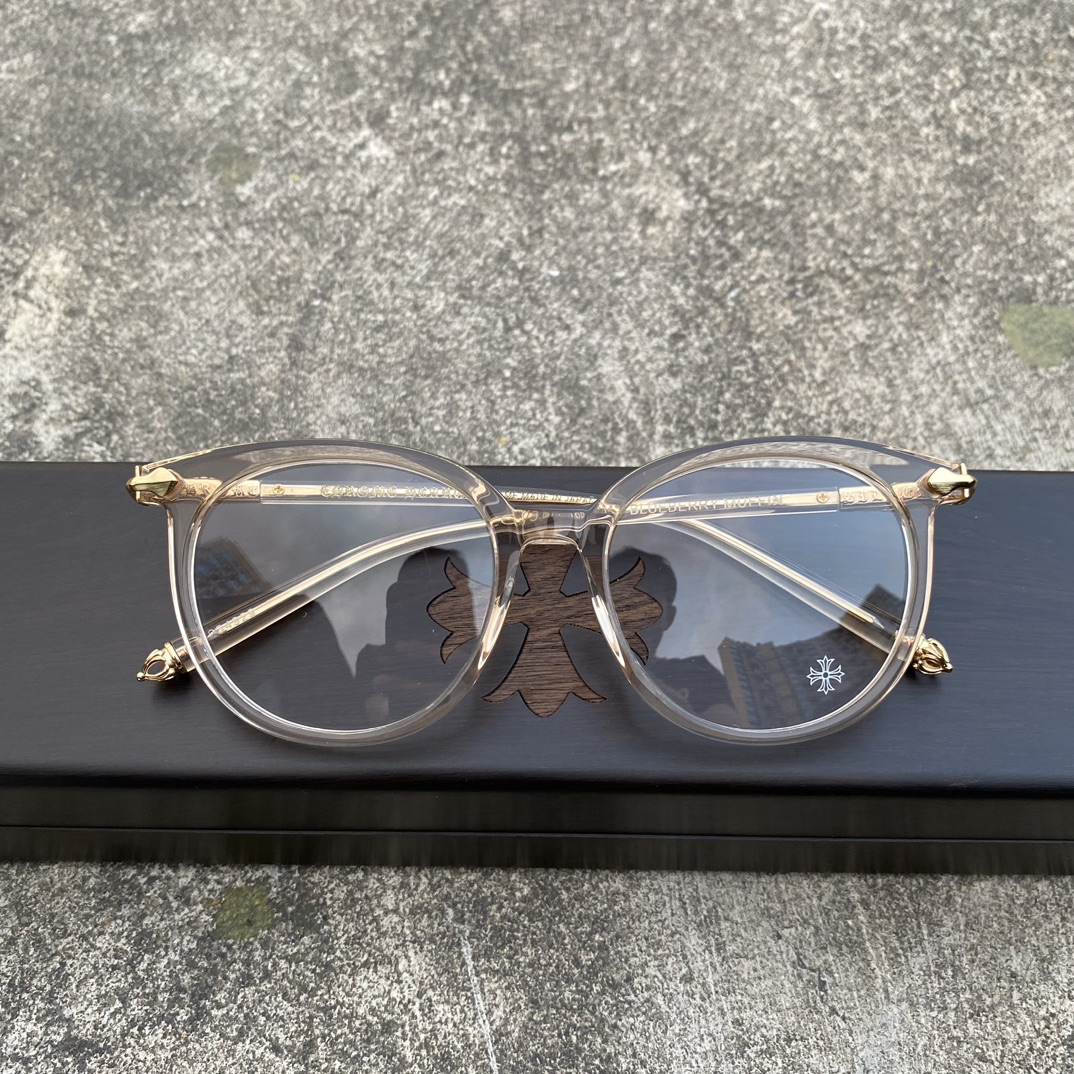 CH Pink Transparent Gold Cross Flower GlassesA super popular pair, identical to the original, with high-quality nose pads and meticulous attention to detail. Exclusive hand-engraved lettering. Only a few hundred yuan!Glasses are personal items; w