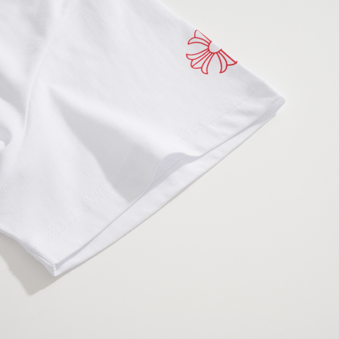 CH Chrome Hearts USA Exclusive T-ShirtThis item is made from 200g 26-thread-count cotton, offering a soft and breathable feel for unparalleled comfort. The plastisol hand-printing process ensures vibrant, long-lasting colors and clear definition, s