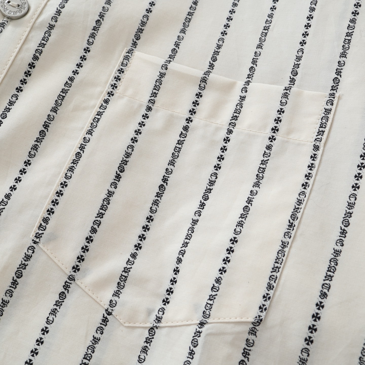 CH's new Sanskrit all-over print yarn-dyed shirt. Two colors and all sizes available. Original New York National Institute of Quality (purchased for 20,000). Custom-dyed yarn is made of 100-count double-ply yarn (minimum order 1000 meters). Crafted o