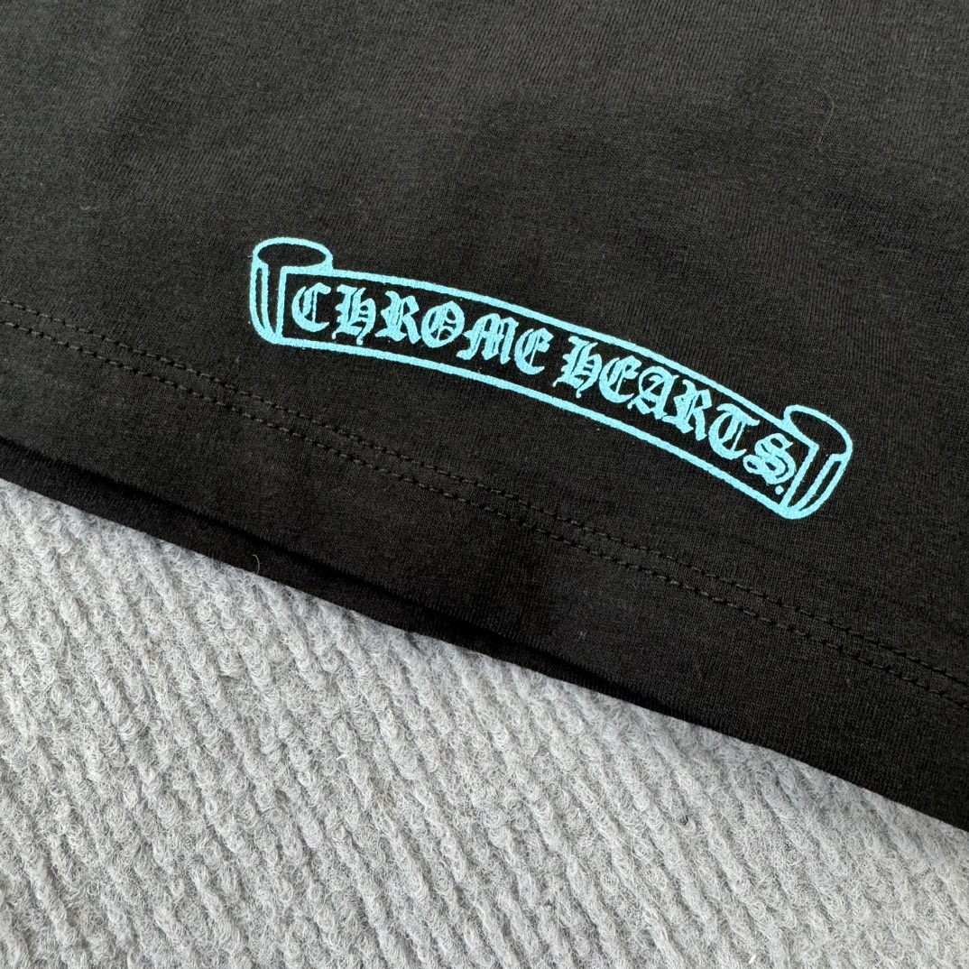 Chrome Hearts Popular V-Neck Women's Blue Letter Print Short-Sleeve T-ShirtMade from custom-dyed Yb pure cotton, soft and delicate, with matching neckline sizesSizes: S M L