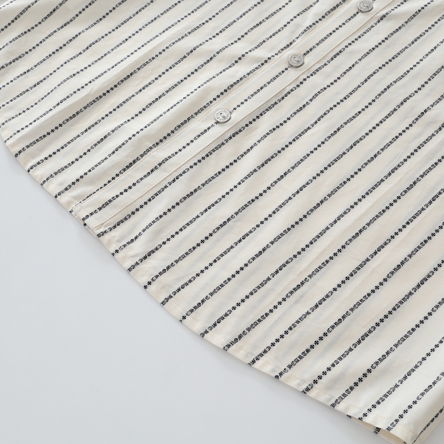 CH's new Sanskrit all-over print yarn-dyed shirt. Two colors and all sizes available. Original New York National Institute of Quality (purchased for 20,000). Custom-dyed yarn is made of 100-count double-ply yarn (minimum order 1000 meters). Crafted o