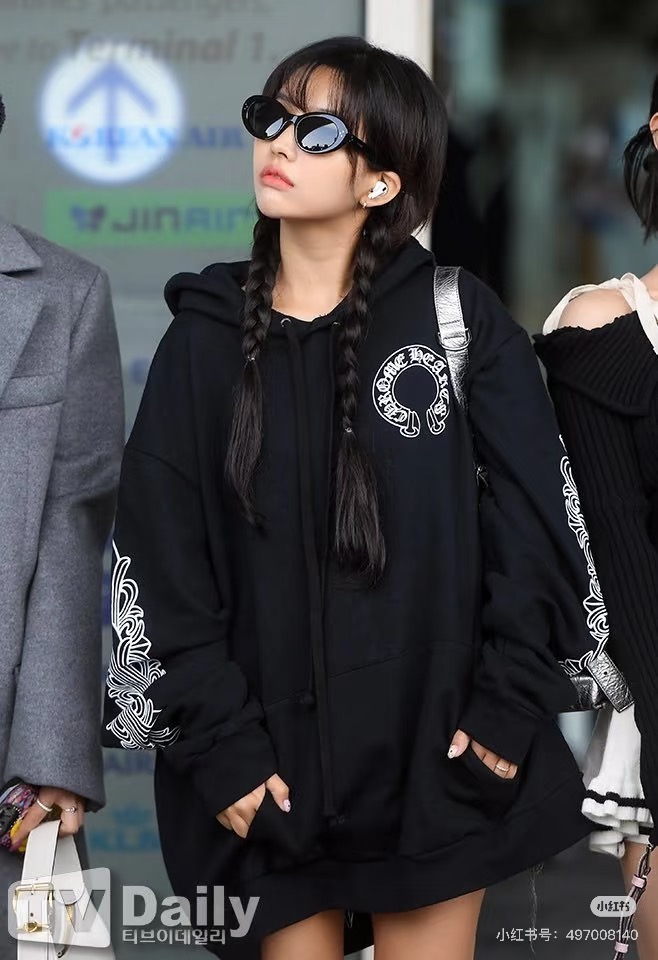 Chrome Heart Classic Black Horseshoe Floral Print Hooded SweatshirtThin Fleece LiningOriginal Print ProcessSizes S-XL