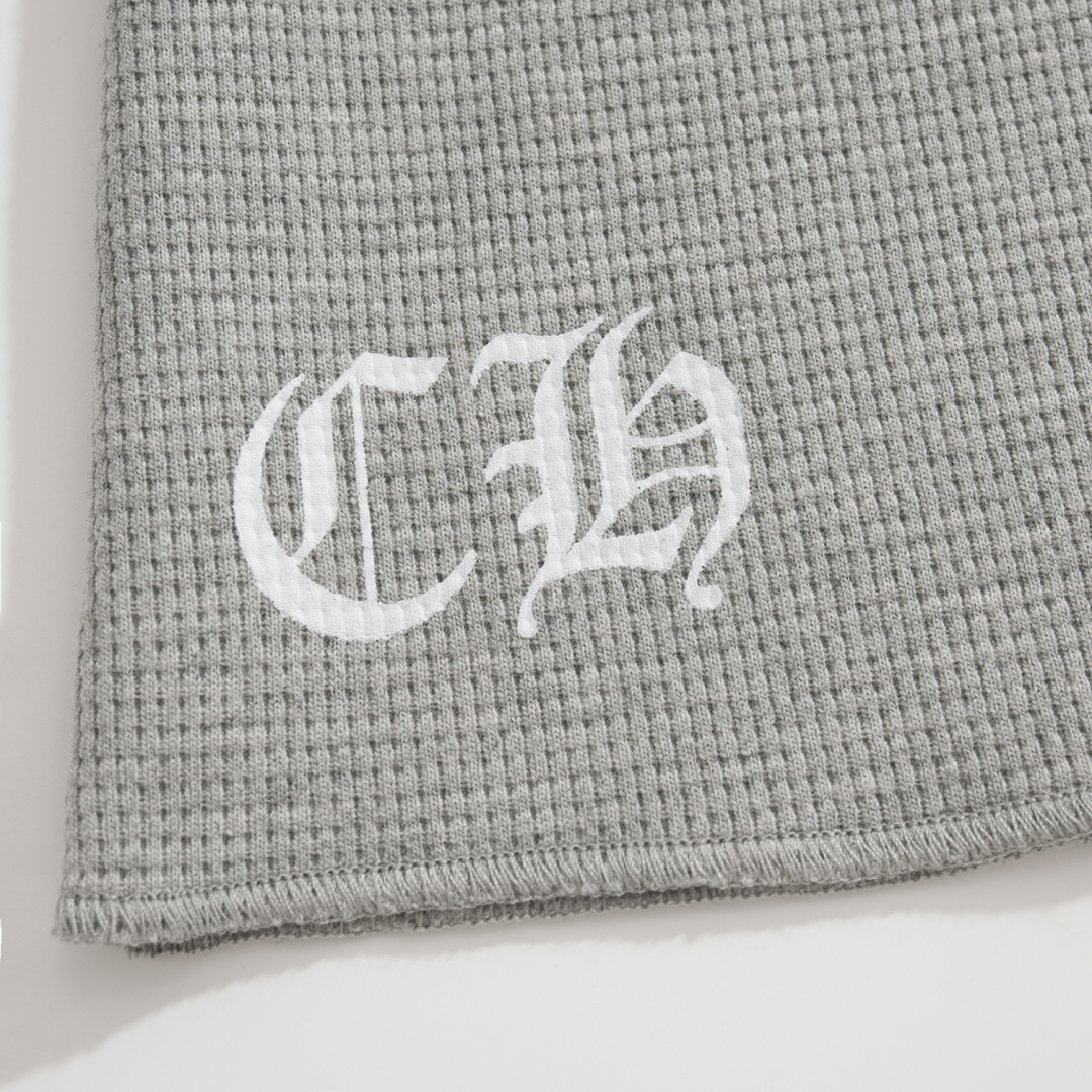 Chrome Hearts 2025 Spring/Summer Waffle Long-Sleeve T-ShirtA perfect blend of classic and innovative design, showcasing individuality with Chrome Hearts' iconic Sanskrit logo. Sizes S, M, L