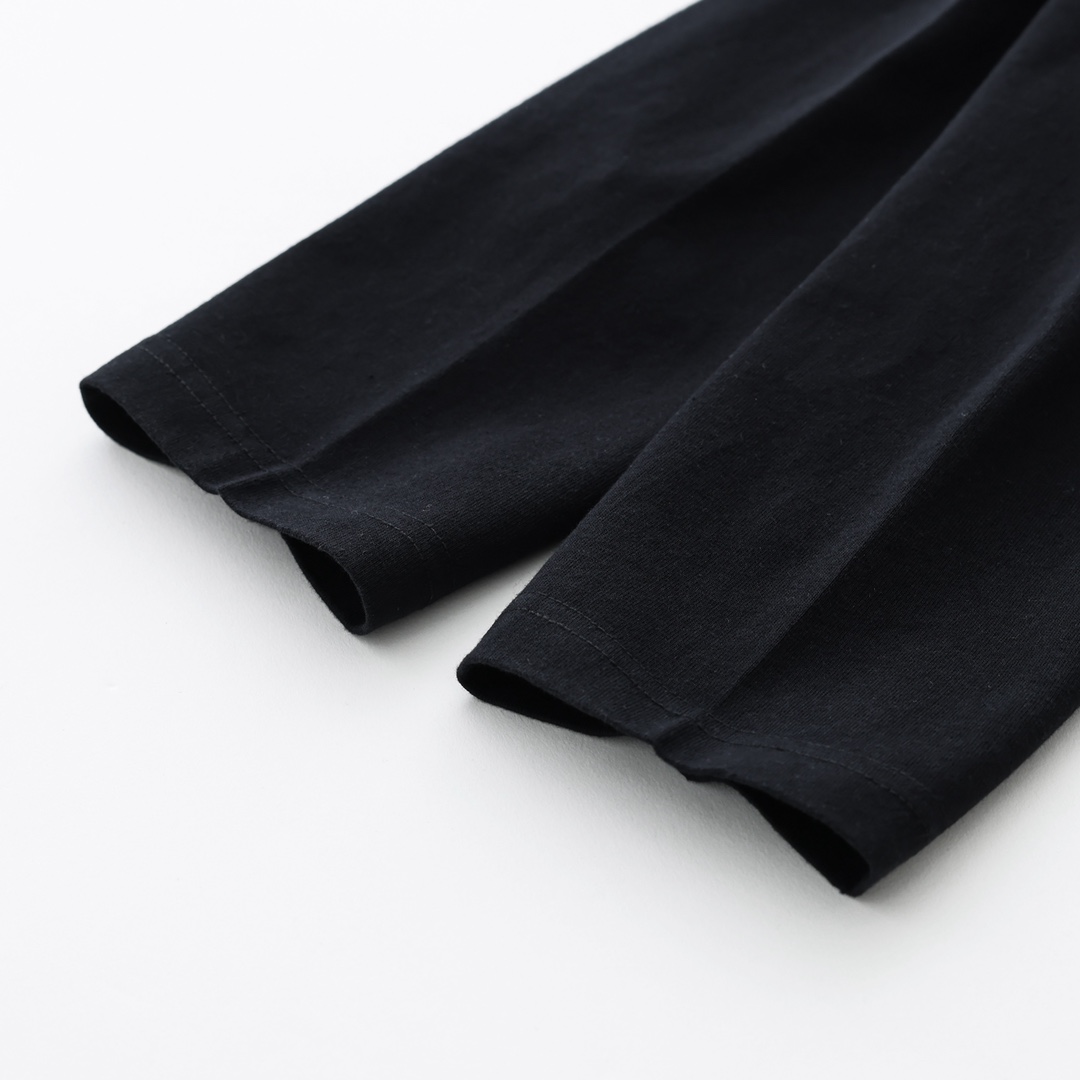 CH New Embroidered Logo Long-Sleeve Shirt. Available in two colors and all sizes. Made of 190g 100% cotton (210g after washing). Embroidery is done on imported TAJIMA machines. Custom genuine leather cross and logo. Custom accessories. Excellent work