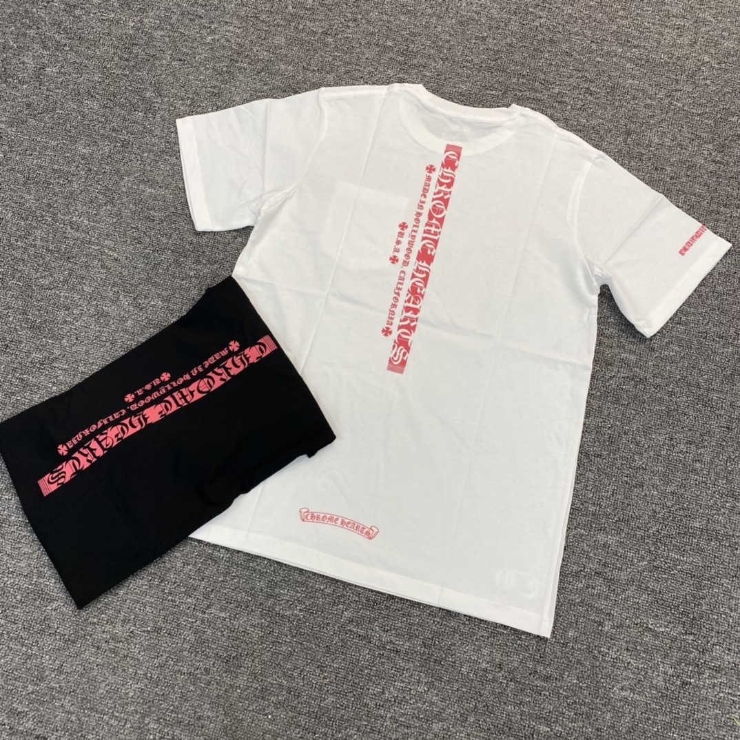 Chrome Hearts CH minimalist short-sleeved T-shirt with a front patch pocket and Gothic lettering logo, brand label print on the side cuffs, and a large logo design on the back. Made of 100% cotton. Sizes: S, M, L, XL, XXL