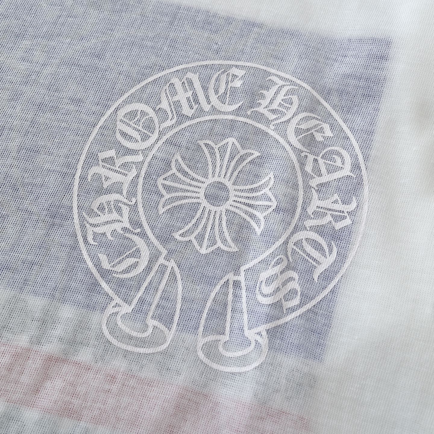 CH's new five-star flag lightweight sun-protective long-sleeved shirt. Two colors and all sizes are now available. The fabric is 130g 20% ​​linen and 80% polyester. The print uses an imported Israeli printing machine with heat transfer printing techn