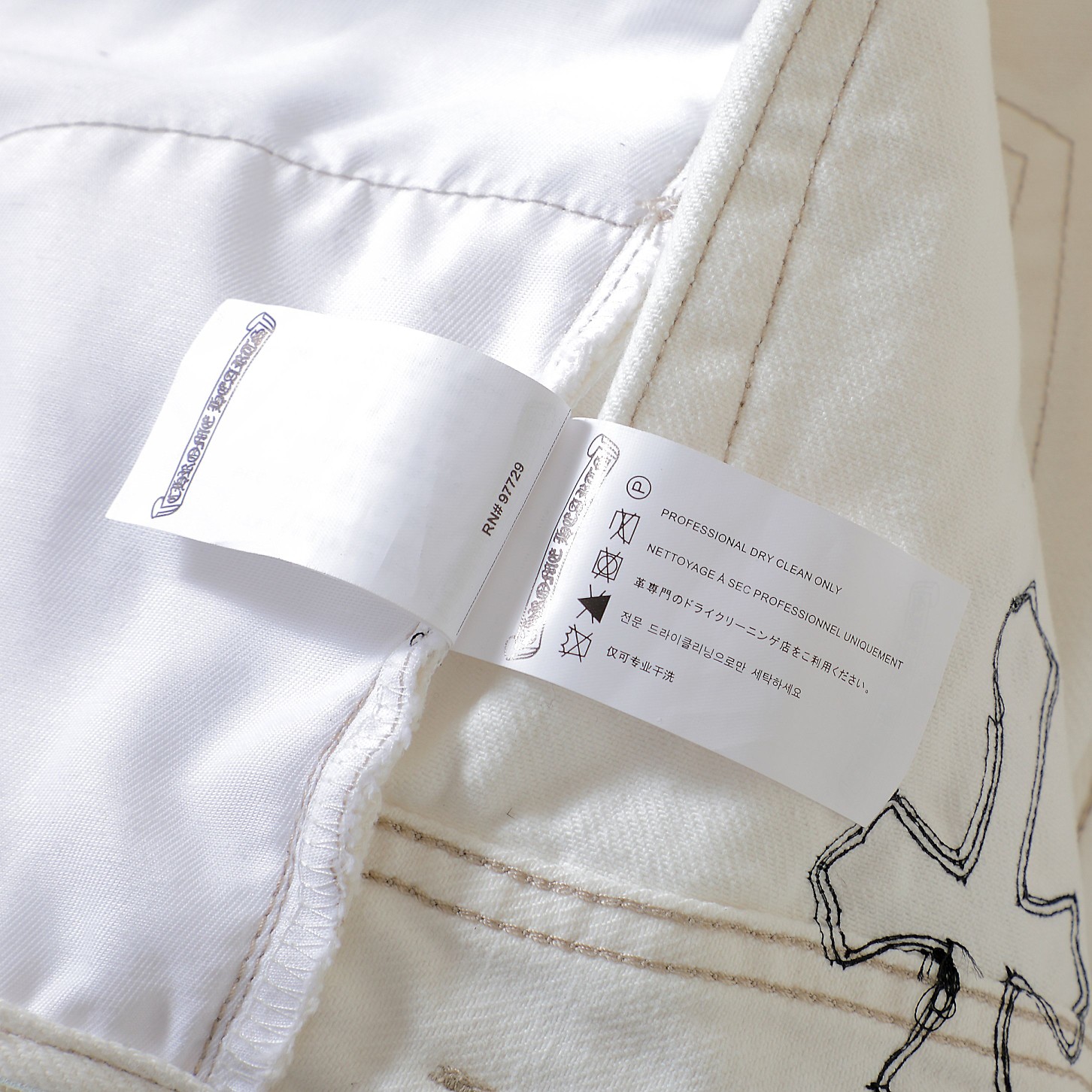 CH Chrome Hearts Leopard Print Cross Hand-Painted Graffiti Limited Edition JeansWe've released men's and women's versions of this jeans, as they look great on women too!As everyone knows, hand-painted signatures are limited editions and extremely