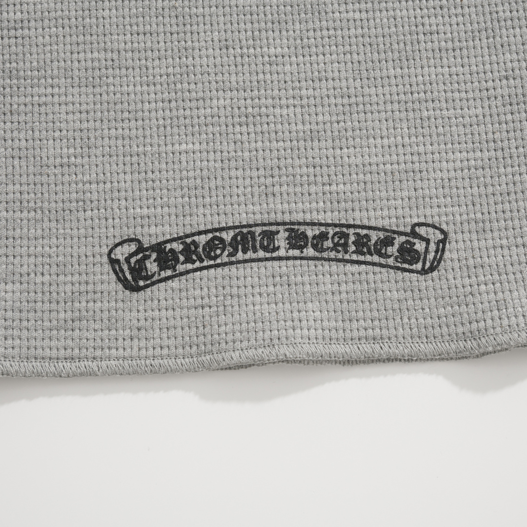Chrome Hearts 2025 Spring/Summer Waffle Long-Sleeve T-ShirtA perfect blend of classic and innovative design, showcasing individuality with Chrome Hearts' iconic Sanskrit logo. Sizes S, M, L