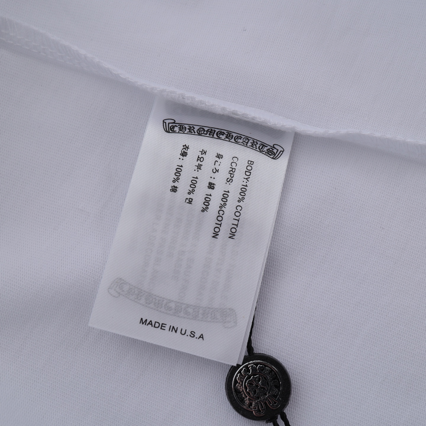 CH's new city-limited short-sleeved T-shirt. Two colors and all sizes are now available. The fabric is 26-knit 200g 100% cotton. Garment washed finish. Printed using ink printing. Custom accessories. Produced by a major factory, showcasing exceptiona