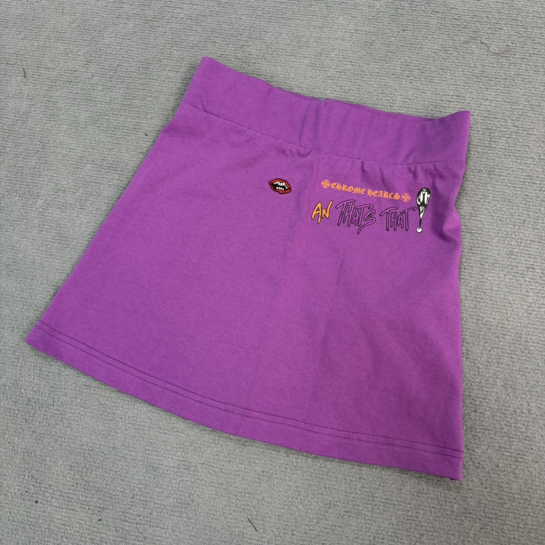 Chrome Hearts latest purple dress. Made of 180g pure cotton fabric with custom-dyed fabric and imported ink 3D printing, unlike other mismatched versions on the market. In stock and ready to ship. Sizes: S, M, L