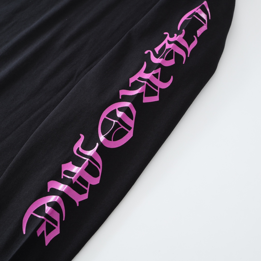 CH's new Sanskrit print long-sleeved shirt with collar. Available in three colors and all sizes. Original Hong Kong import, purchased for 8399. Made of 220g 100% cotton. The print uses a foaming process. Custom accessories. High-quality workmanship f