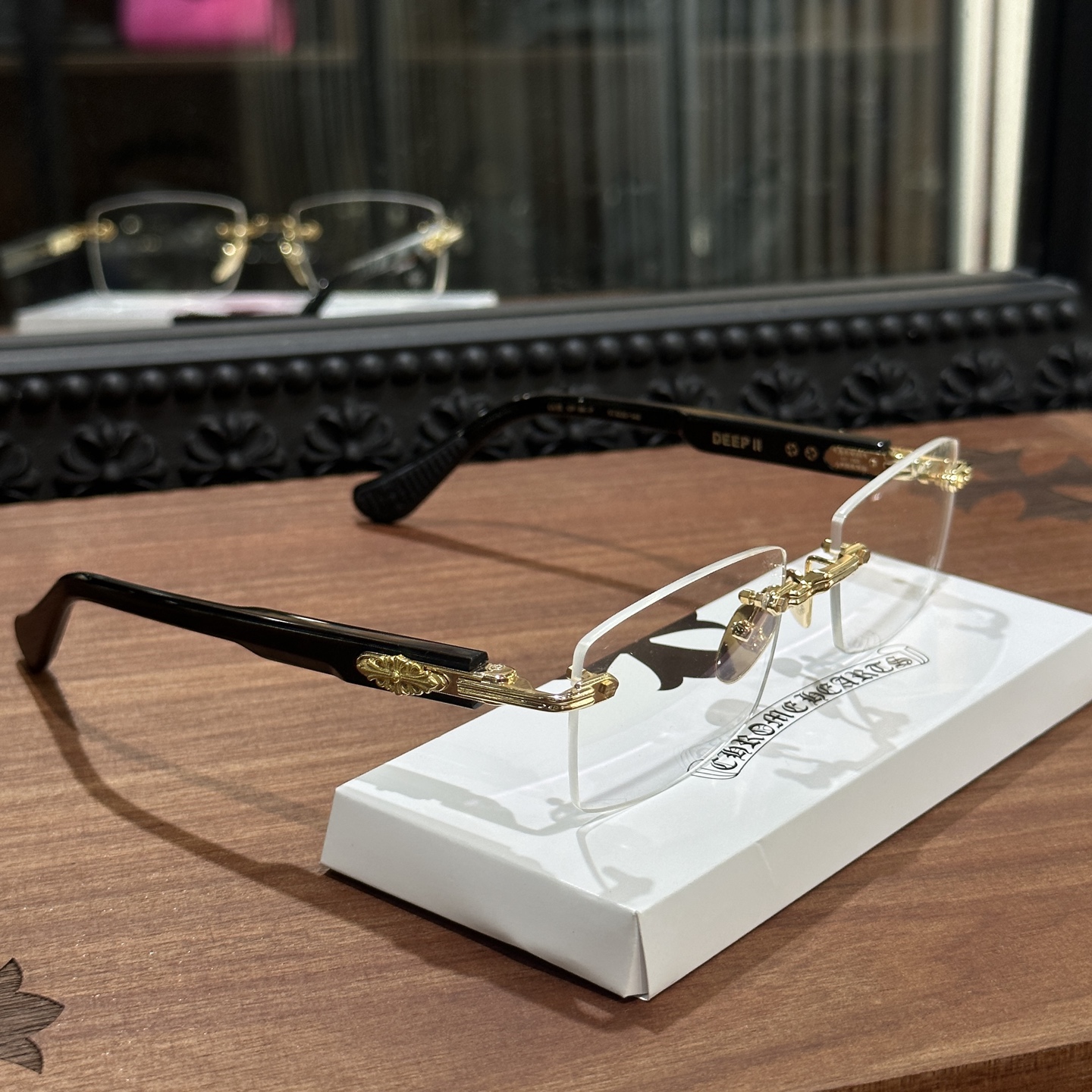 CH Rimless Glasses Model: DEEP IIMaterial: 925 SilverSize: 57cm x 20-146cmThe Hermes of eyewear