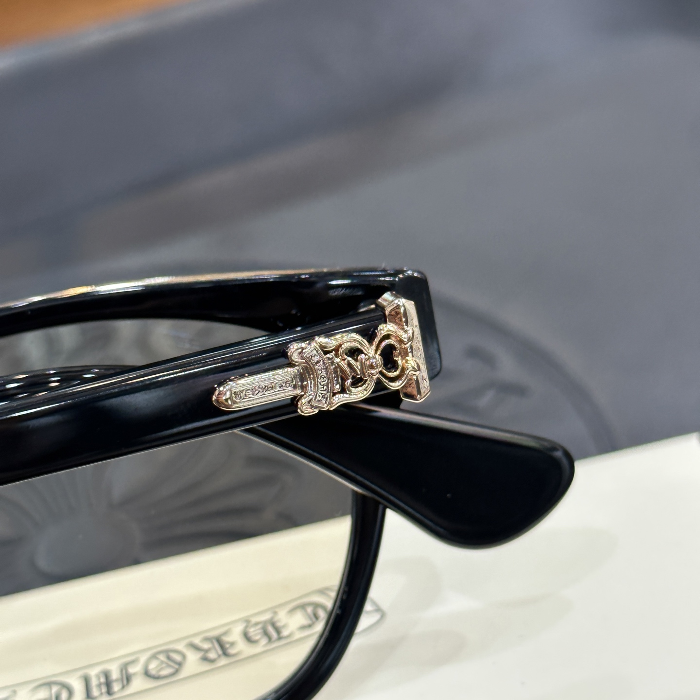 Chrome Hearts Eyeglasses FramesModel: DUCK BUTTERSize: 52 (21-152)Three Colors: Black/Silver, Black/Gold, Transparent Gold